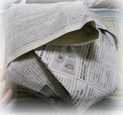 新聞に包まれたお鍋